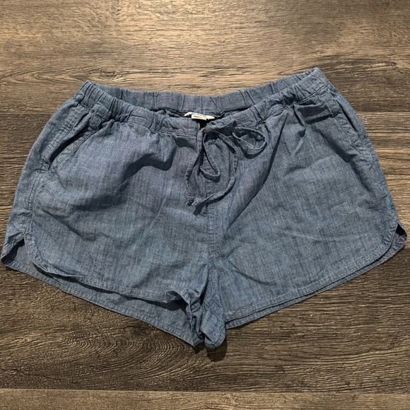 J. Crew Factory Pants - J Crew Blue Chambray Shorts size medium
